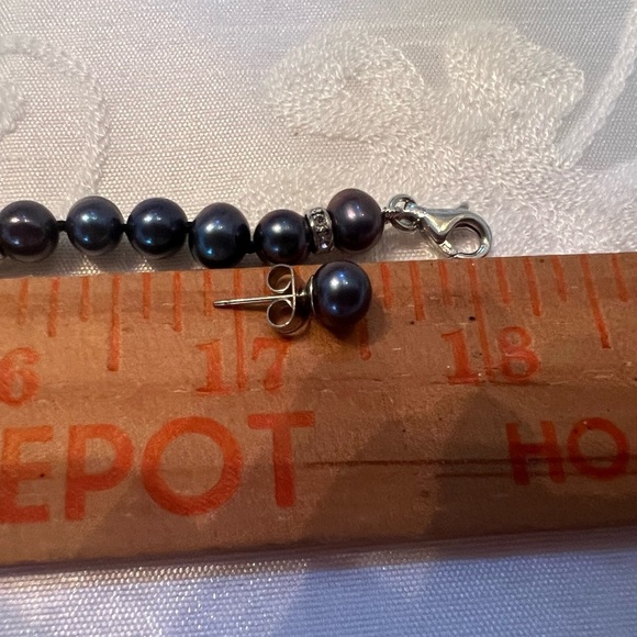 Polynesian Black Pearls with stud earrings - Picture 8 of 9